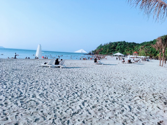 Bãi tắm Mũi Nai là điểm đến được nhiều du khách yêu thích tại Hà Tiên.
