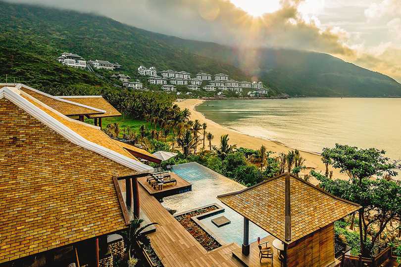 Top khách sạn có bãi biển đẹp nhất Việt Nam